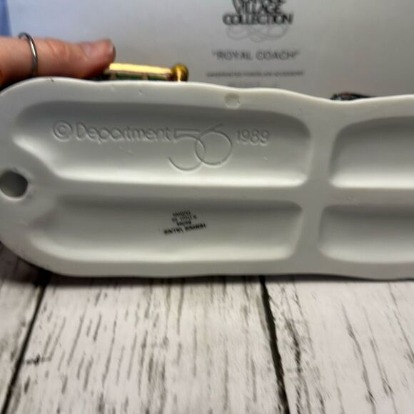 Department 56 Royal Coach The Heritage Village Collection 5578-6 - Picture 8 of 9